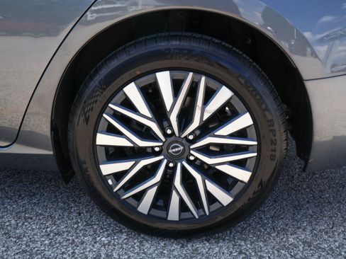 Used 2025 Nissan Altima 2.5 SV FWD image 27