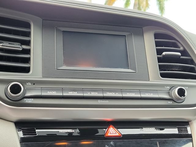 Used 2020 Hyundai Elantra SE FWD image 22