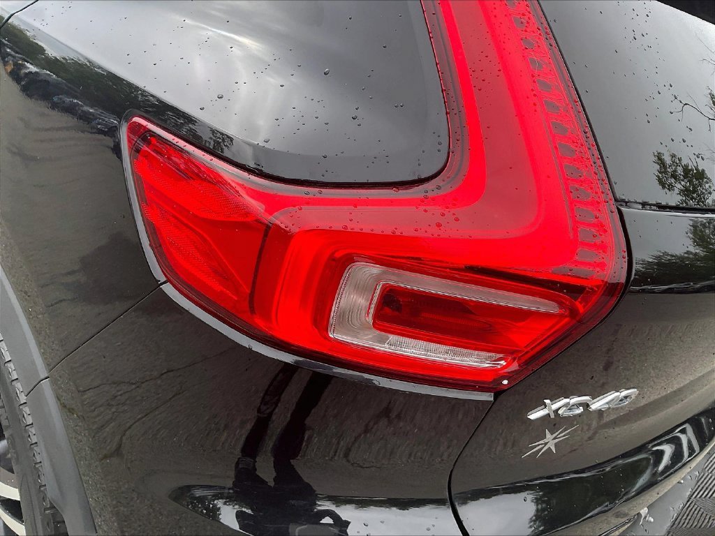 Used 2021 Volvo XC40 T5 R-Design w/ Climate Package AWD/4WD image 33