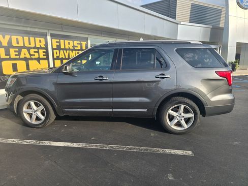 Used 2017 Ford Explorer XLT AWD/4WD image 7