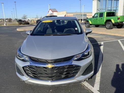 Used 2019 Chevrolet Cruze LT image 1