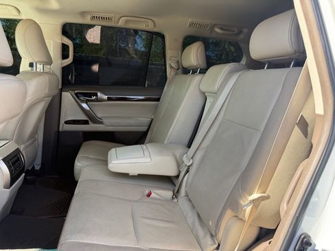 Used 2019 Lexus GX 460 Premium w/ Premium Package AWD/4WD image 9