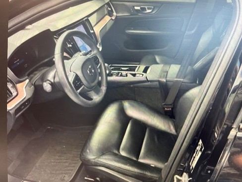 Used 2023 Volvo S60 T8 Plus image 3