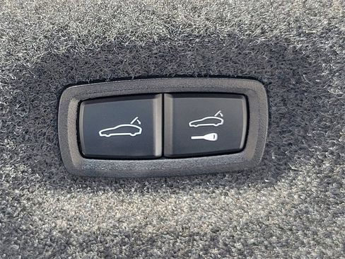 Used 2021 Porsche Taycan 4S image 21