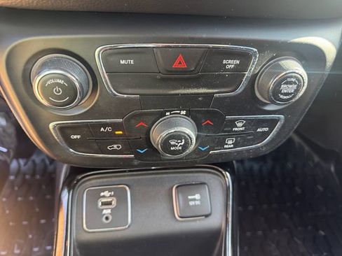Used 2021 Jeep Compass Latitude FWD image 17