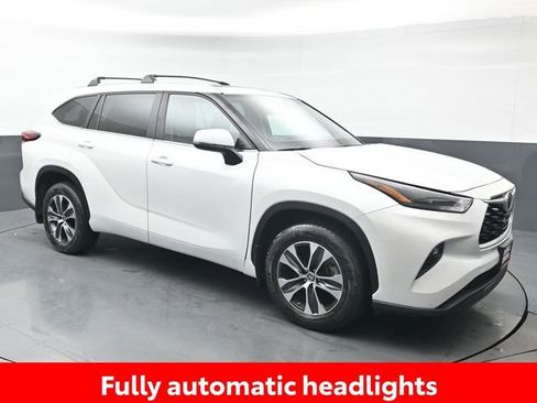 Certified 2023 Toyota Highlander XLE image 10