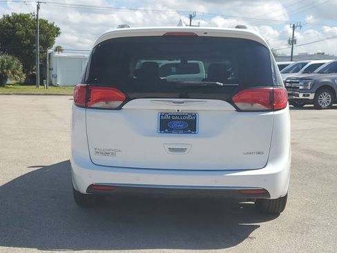 Used 2020 Chrysler Pacifica Limited image 5