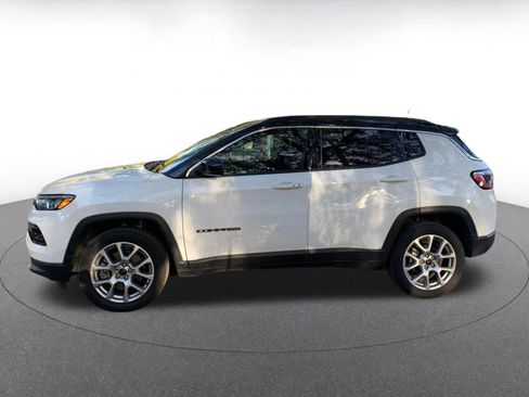 Used 2025 Jeep Compass Limited image 4