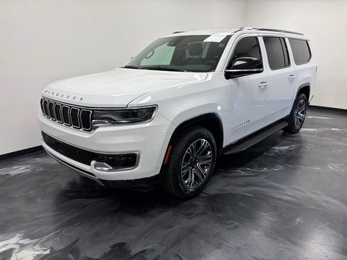 Used 2024 Jeep Wagoneer L Series II w/ Flexible Seating Group image 18