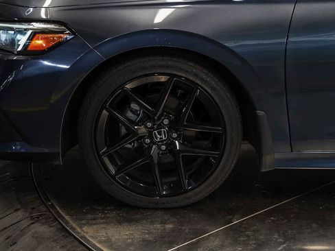 Used 2023 Honda Civic Sport image 9