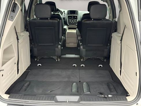 Used 2020 Dodge Grand Caravan SXT FWD image 15