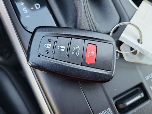 Used 2022 Toyota Highlander XLE image 47