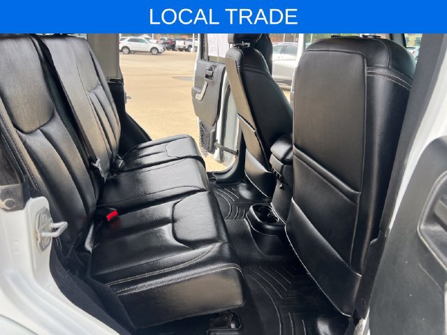 Used 2017 Jeep Wrangler Unlimited Sahara w/ Connectivity Group AWD/4WD image 15