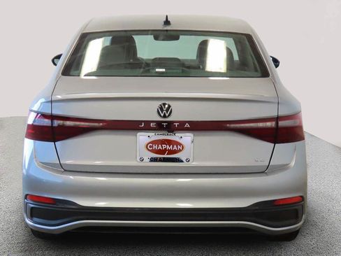 Used 2025 Volkswagen Jetta SE FWD image 5