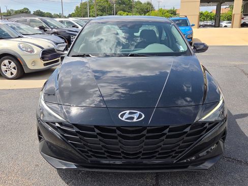 Used 2023 Hyundai Elantra SEL FWD image 3