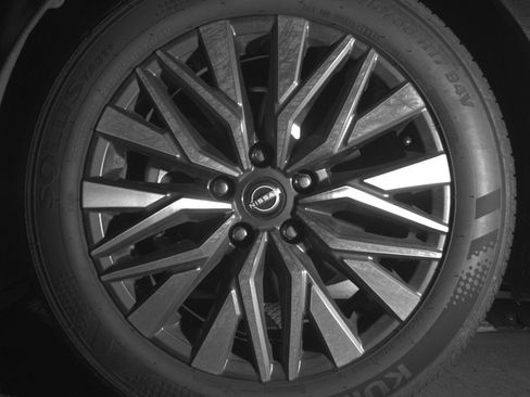 Used 2025 Nissan Altima 2.5 SV FWD image 12