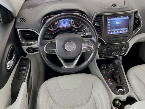 Used 2021 Jeep Cherokee Latitude Lux w/ Comfort/Convenience Group image 25