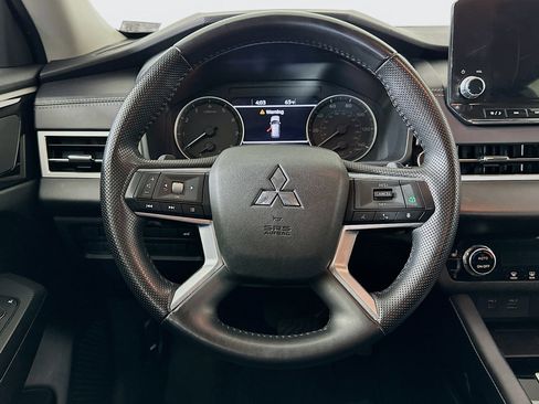 Used 2024 Mitsubishi Outlander SE image 18