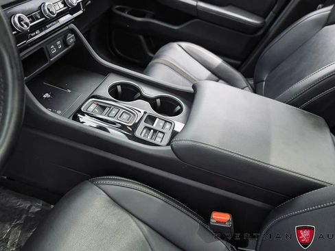 Used 2025 Honda Pilot Touring image 35