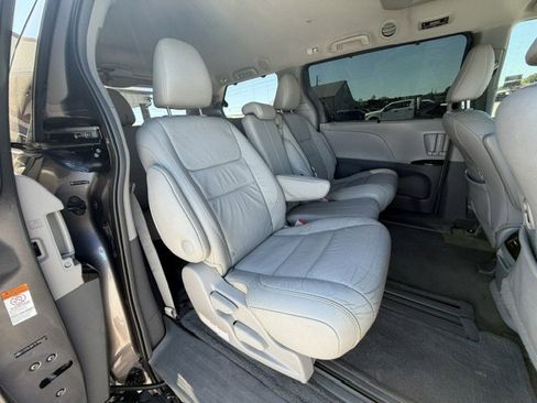 Used 2015 Toyota Sienna XLE Premium FWD image 13
