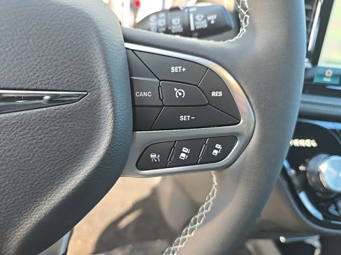 New 2026 Chrysler Pacifica Select image 26