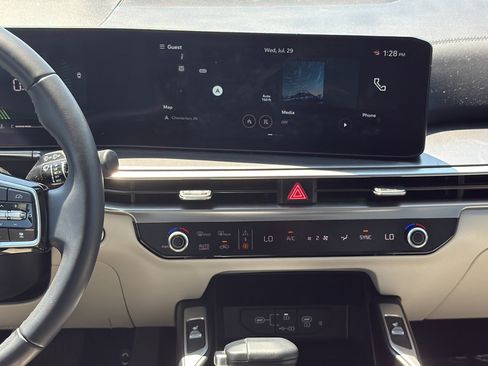Used 2025 Kia Sorento S AWD/4WD image 18