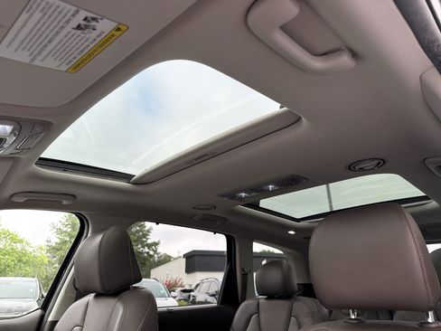 Used 2022 Kia Telluride SX w/ Towing Package FWD image 7