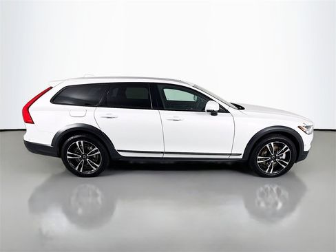 Used 2019 Volvo V90 T5 Cross Country w/ Advanced Package image 8