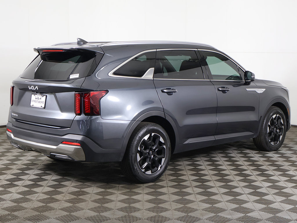 Used 2024 Kia Sorento S w/ Panoramic Sunroof Package FWD image 11