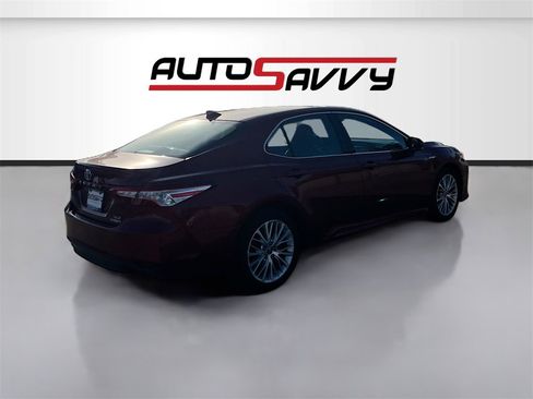 Used 2020 Toyota Camry XLE image 7