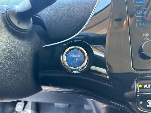 Used 2019 Toyota Prius XLE AWD/4WD image 27