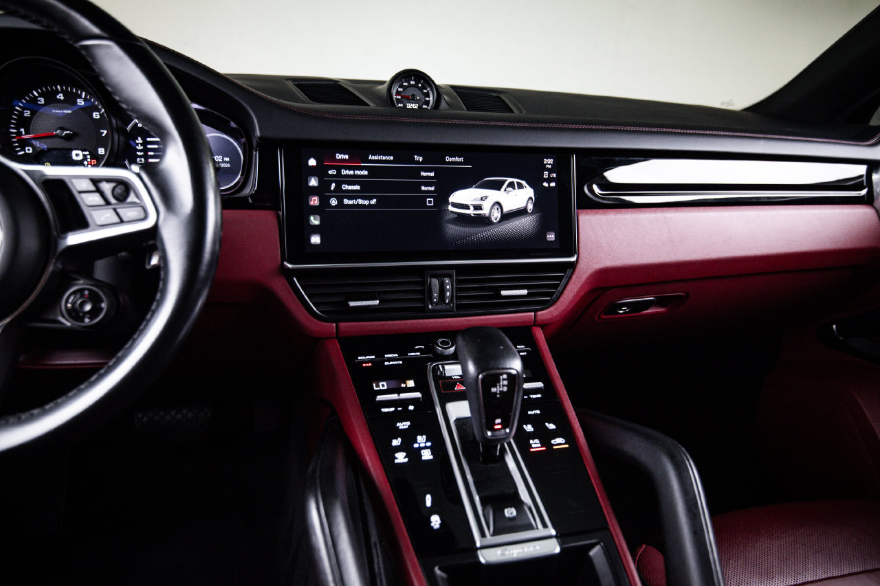 Certified 2023 Porsche Cayenne Coupe AWD/4WD image 18