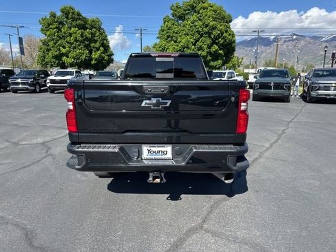 Used 2022 Chevrolet Silverado 2500 LT w/ Midnight Edition AWD/4WD image 6