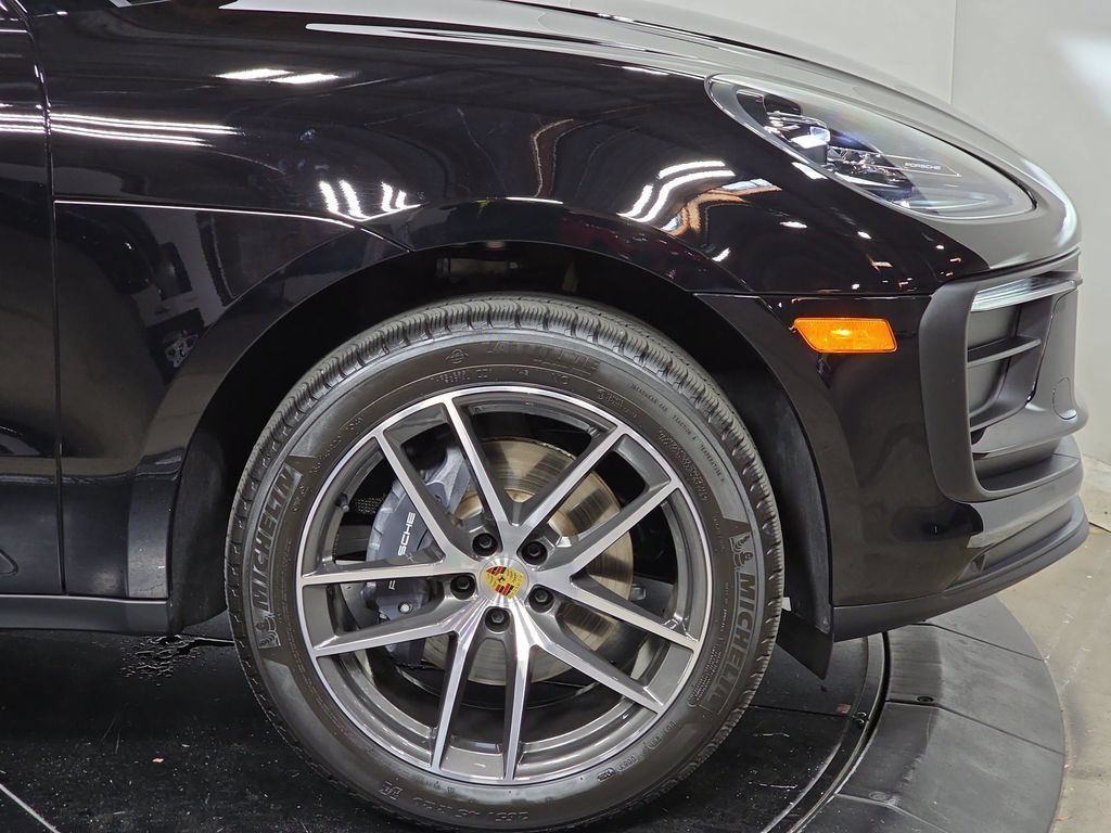 Certified 2026 Porsche Macan AWD/4WD image 11