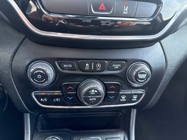 Used 2022 Jeep Cherokee Limited AWD/4WD image 10