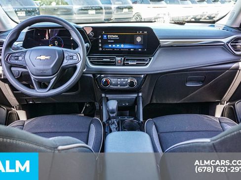 Used 2025 Chevrolet TrailBlazer LT FWD image 24