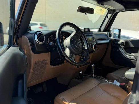 Used 2012 Jeep Wrangler Sahara w/ Connectivity Group AWD/4WD image 8