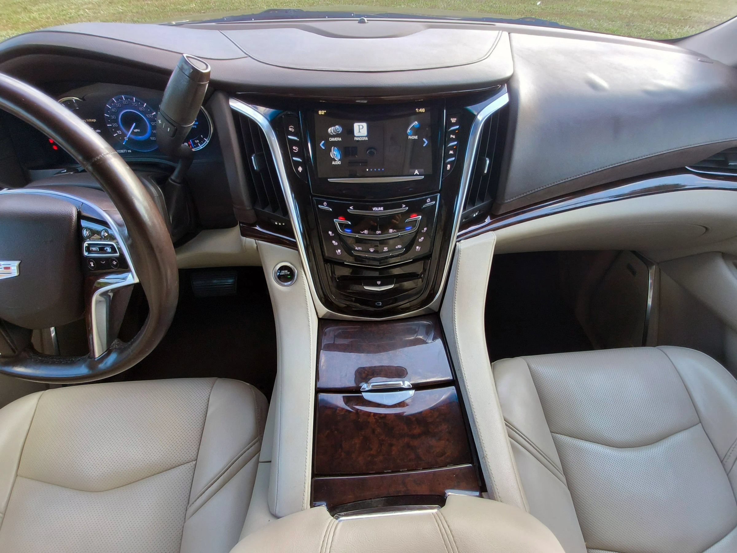 Used 2016 Cadillac Escalade Luxury AWD/4WD image 10