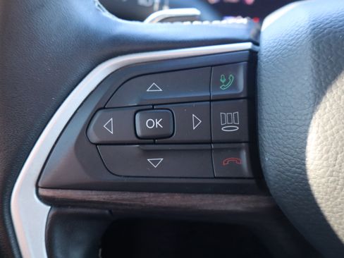 Used 2022 Jeep Grand Cherokee Limited image 16