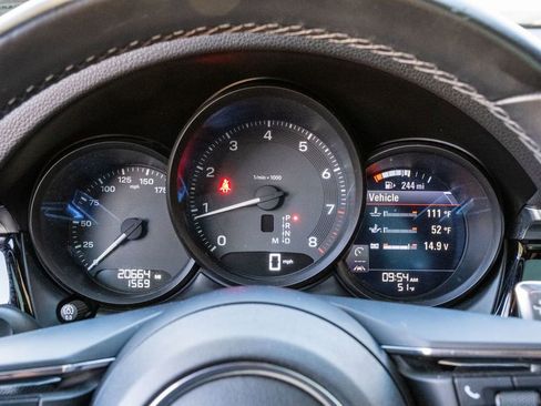 Used 2023 Porsche Macan image 3