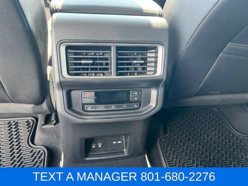 Used 2025 Volkswagen Atlas SEL AWD/4WD image 30