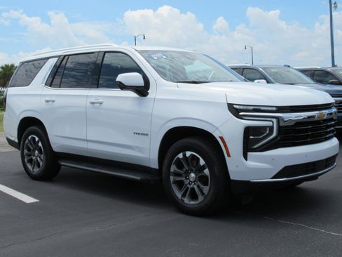 Certified 2025 Chevrolet Tahoe LS AWD/4WD image 3