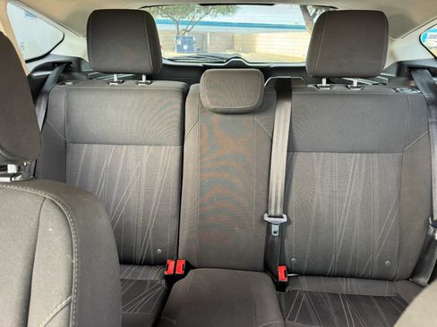 Used 2018 Ford Focus SE FWD image 29