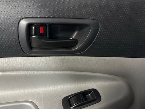 Used 2015 Toyota Tacoma PreRunner image 21