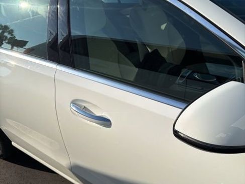 Used 2023 Mercedes-Benz C 300 Sedan image 3