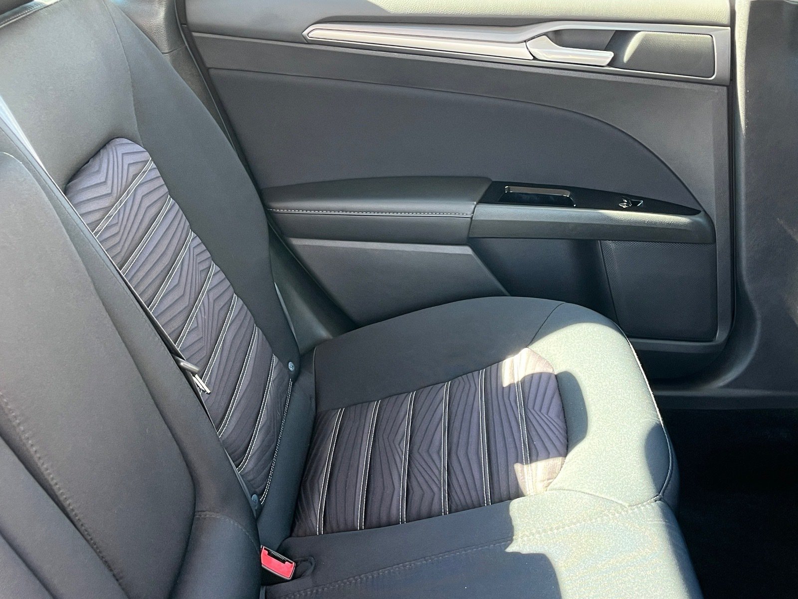 Used 2016 Ford Fusion SE FWD image 11