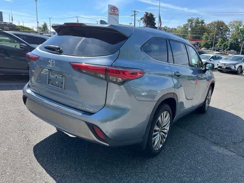 Used 2023 Toyota Highlander Platinum AWD/4WD image 4
