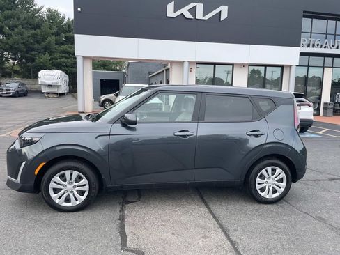 Used 2025 Kia Soul LX FWD image 2