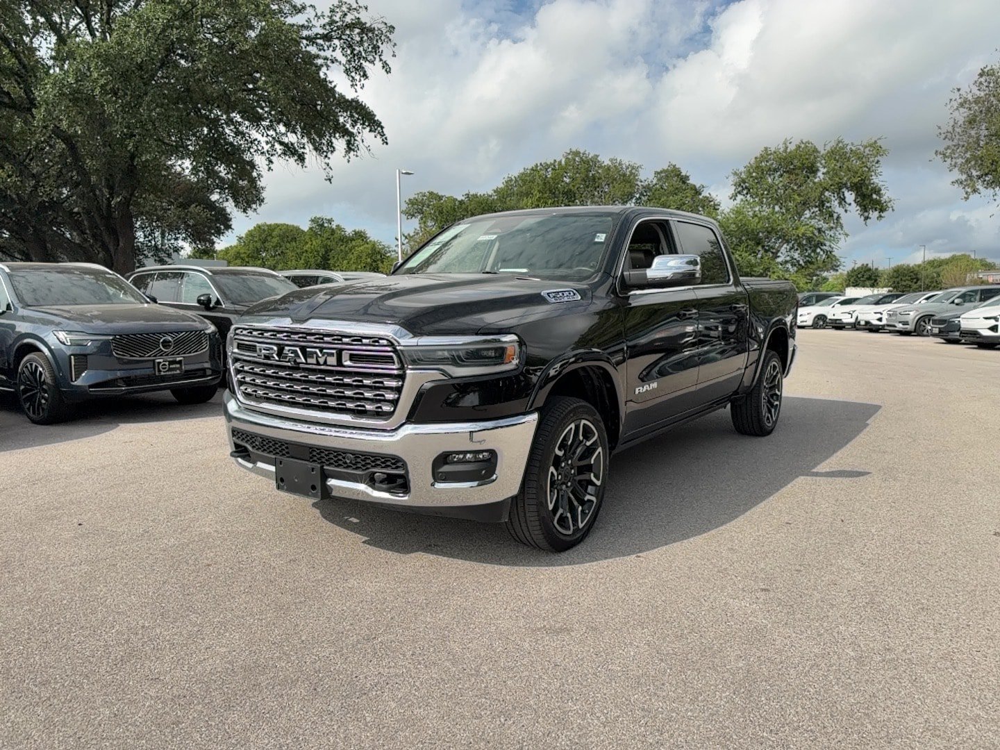 Used 2025 RAM 1500 Limited AWD/4WD image 2
