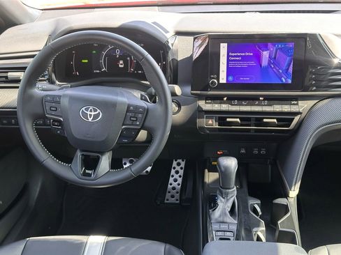 Used 2025 Toyota Camry SE w/ Convenience Package image 19